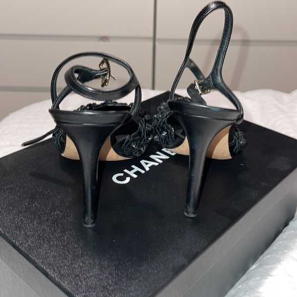 Chanel camellia flower leather black heels - Picture 3 of 4